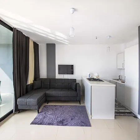 Comfy With Shared Pool And Gym In Βίλα
