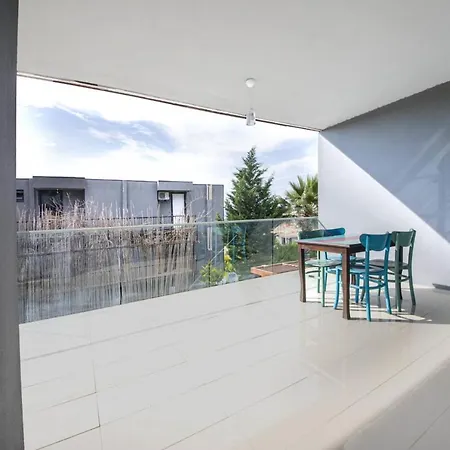 Βίλα Comfy With Shared Pool And Gym In *
