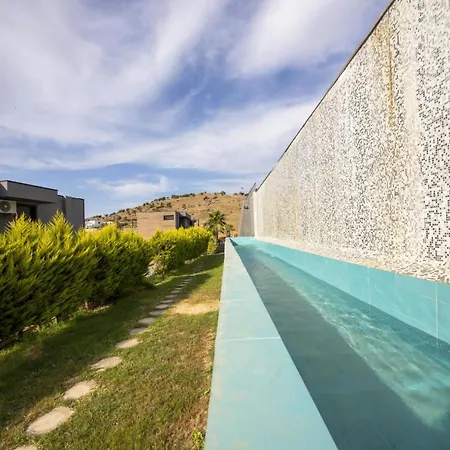 Βίλα Comfy With Shared Pool And Gym In *